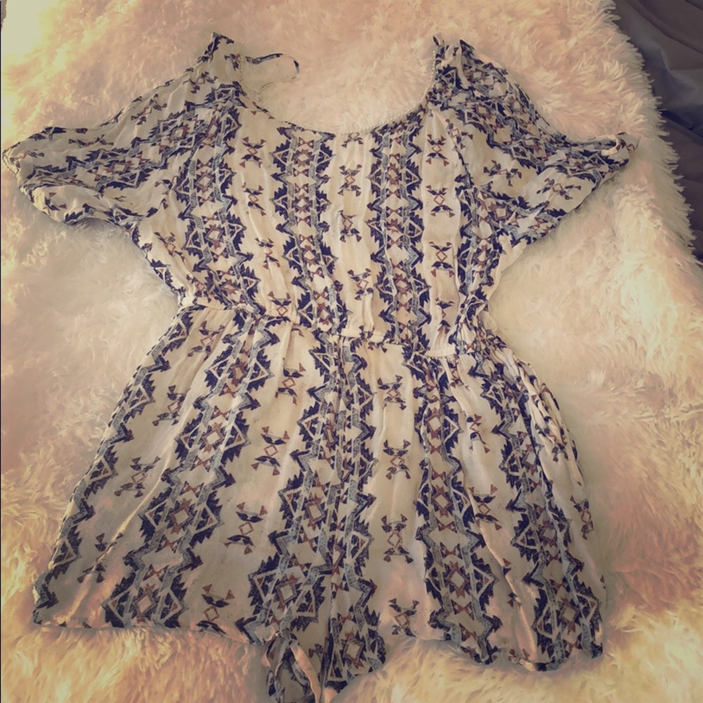 Forever 21 peekaboo shoulder romper - S